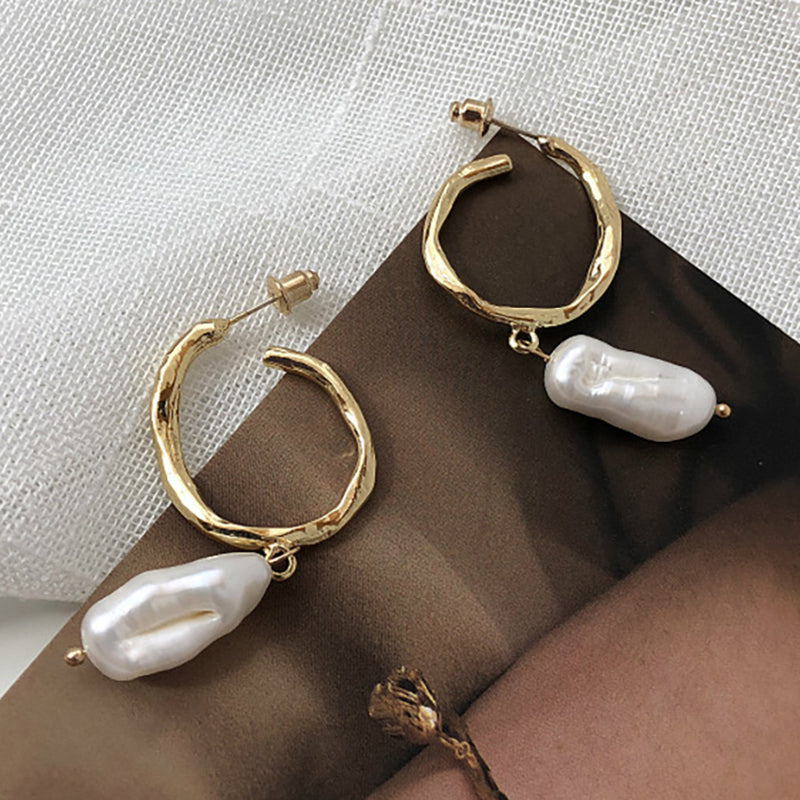 Simple pearl Earrings