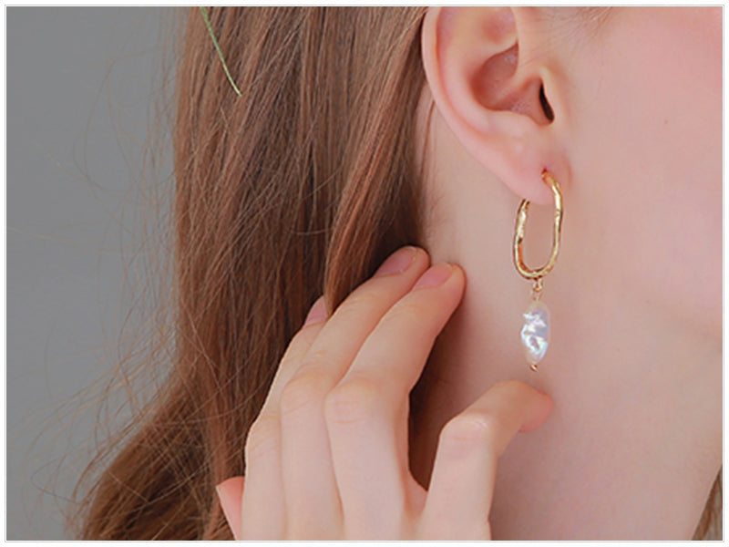 Simple pearl Earrings